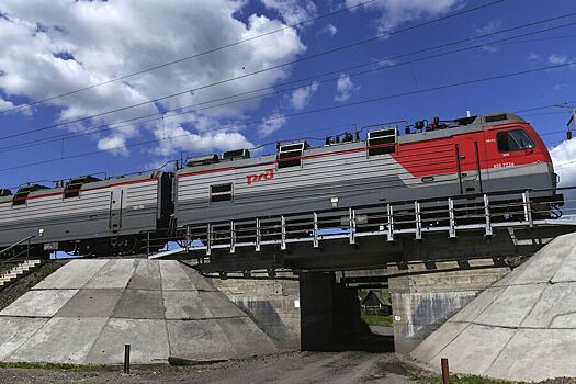 В российском регионе легковушка попала под тепловоз