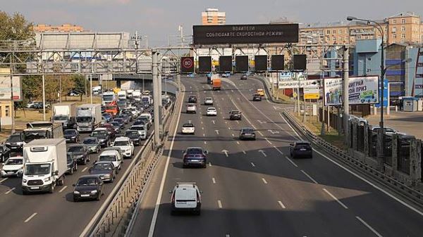 Два автомобиля столкнулись на внутренней стороне ТТК