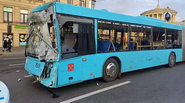 Устроившего ДТП в Петербурге водителя автобуса задержали