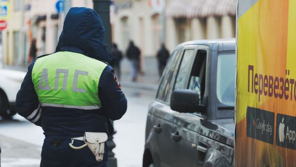 В Ленобласти толпа цыган отбила нарушителя у сотрудников ДПС