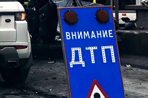 В Подмосковье автомобиль сбил женщину с маленьким сыном на пешеходном переходе