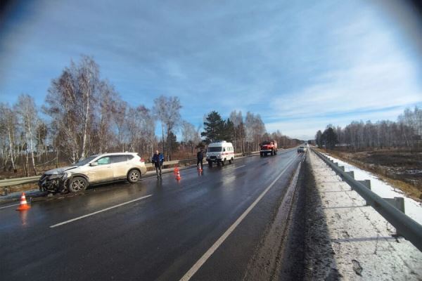 В Иркутской области женщина на иномарке выехала на встречку и попала в ДТП