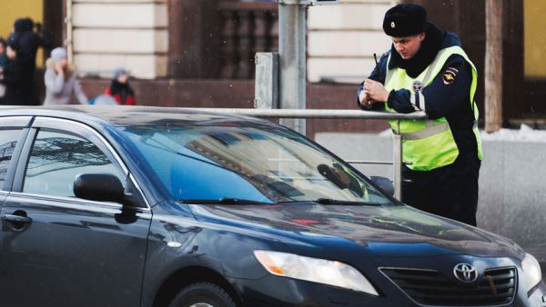 Водителю, самовольно уехавшему от инспектора ГАИ после остановки, грозит арест